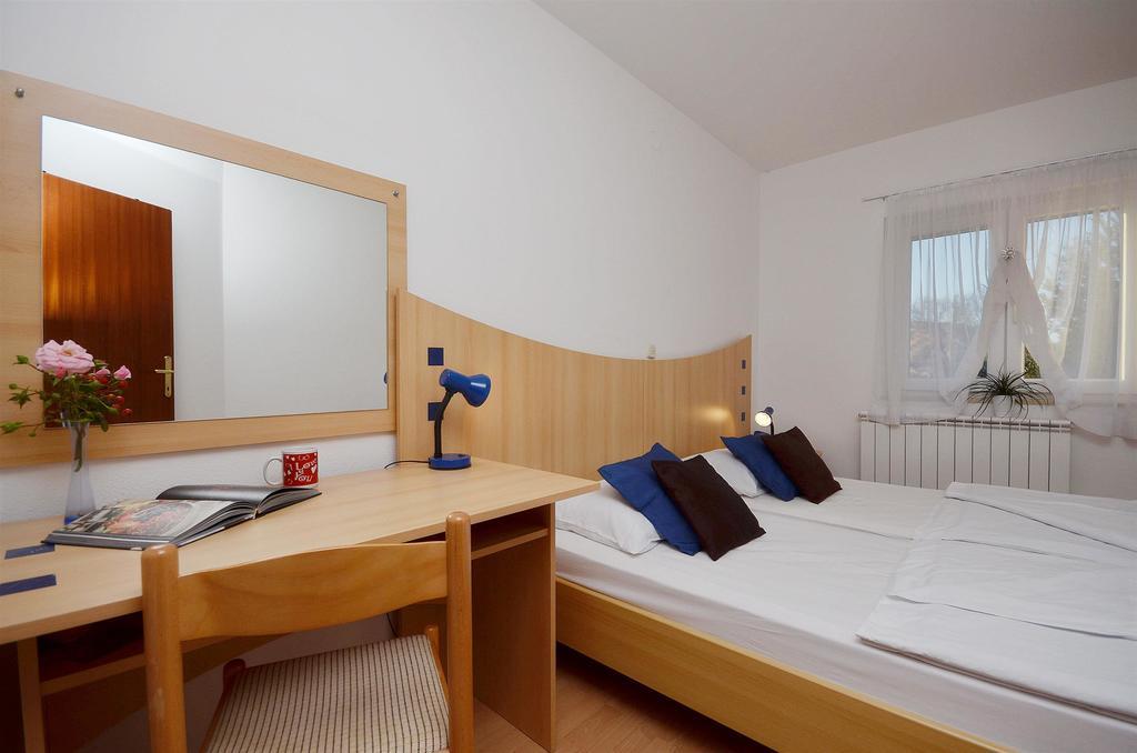 Apartments Mira Трибунь Экстерьер фото