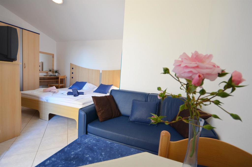 Apartments Mira Трибунь Экстерьер фото